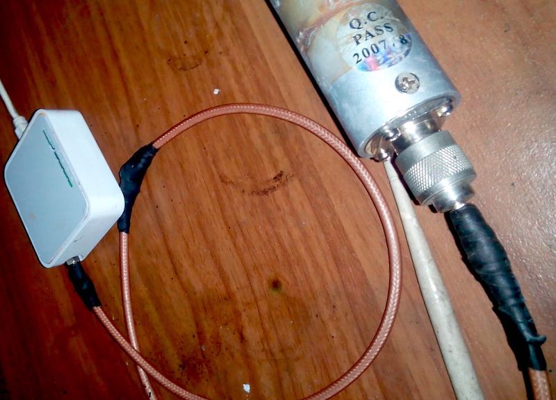 The signal cable to the antenna uses a teflon cable that emits the least signal into the environment.