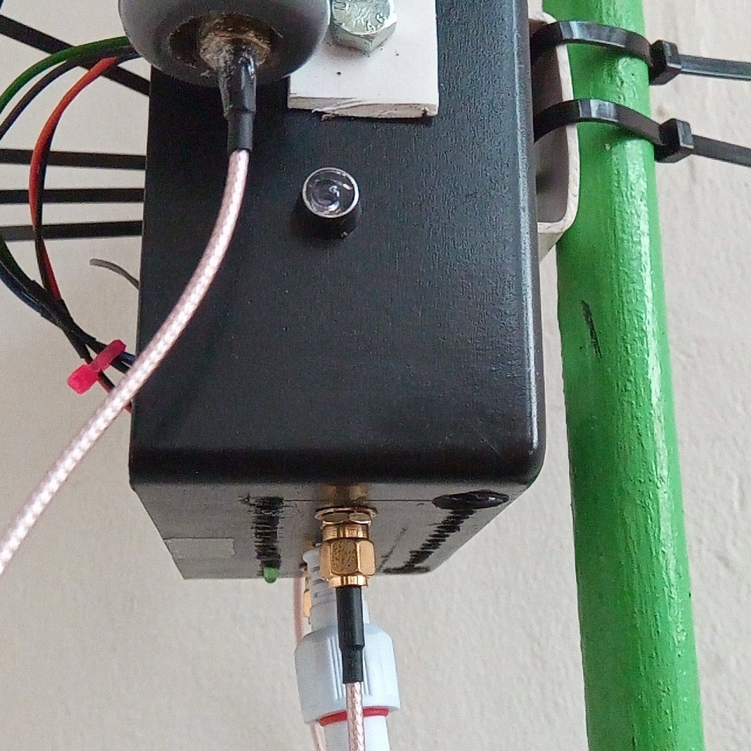 Posisi Antena Omni dan konektor SMA