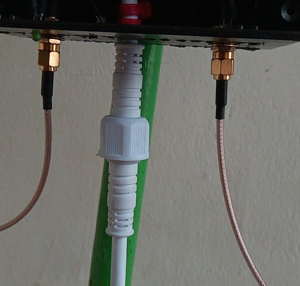 Konektor DC setelah dihubungkan ke kabel adaptor.