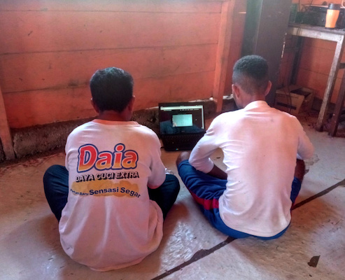 Learn English in the laptop edition of the Perpustakaan Nirkabel