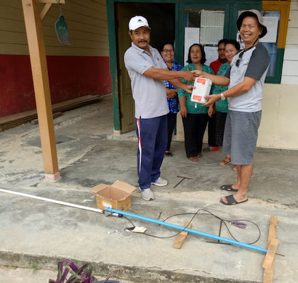 The handover from the Head of the Enggano Subdistrict Head to the residents to be installed in a mutually agreed location.